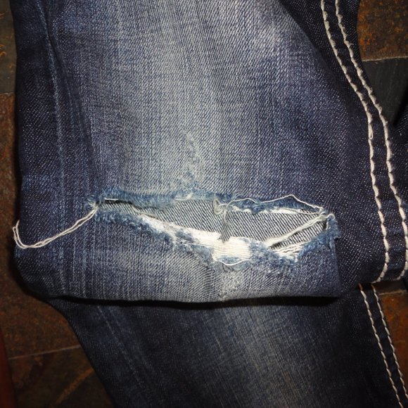 ROCK REVIVAL Women's Distressed Blue Denim "Elaina" Capri Jeans Size 27 - Picture 7 of 10